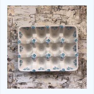 Porcelain egg holder With blue flower detail